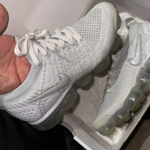 Nike Air VaporMax Flyknit 2 White - Picture 2 of 3